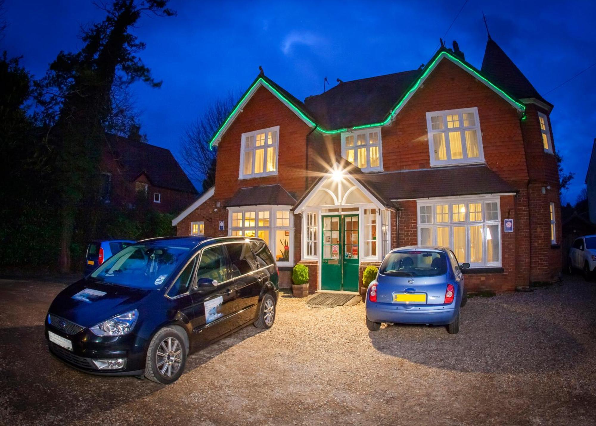 Gatwick Turret Guest House Horley Exteriör bild