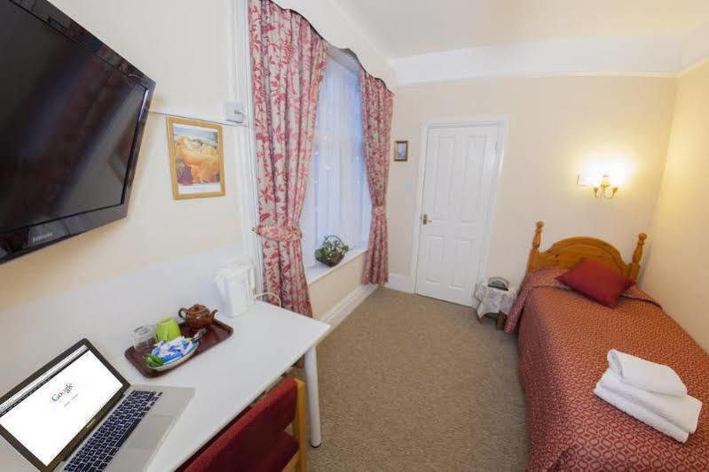 Gatwick Turret Guest House Horley Exteriör bild