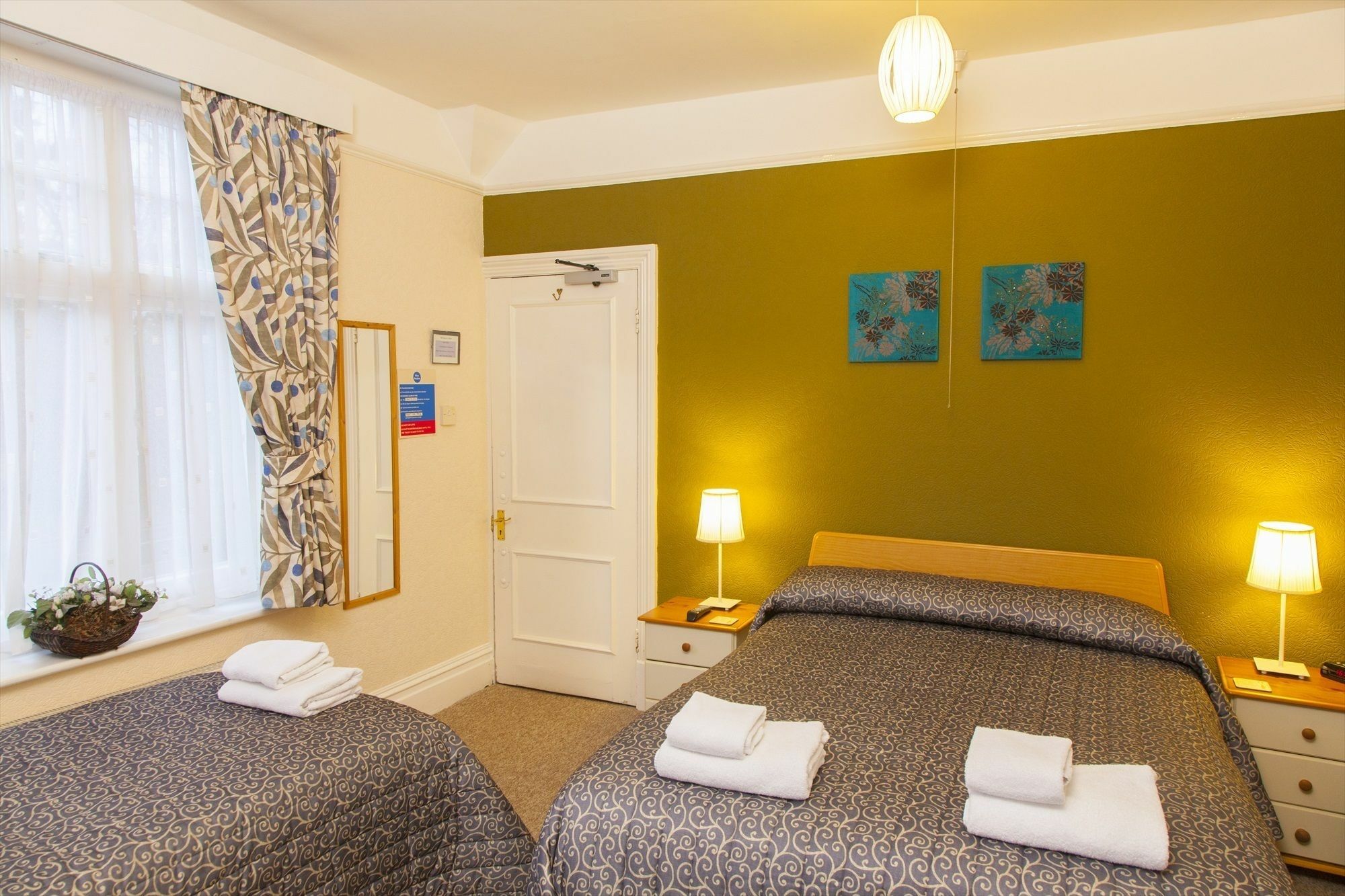 Gatwick Turret Guest House Horley Exteriör bild